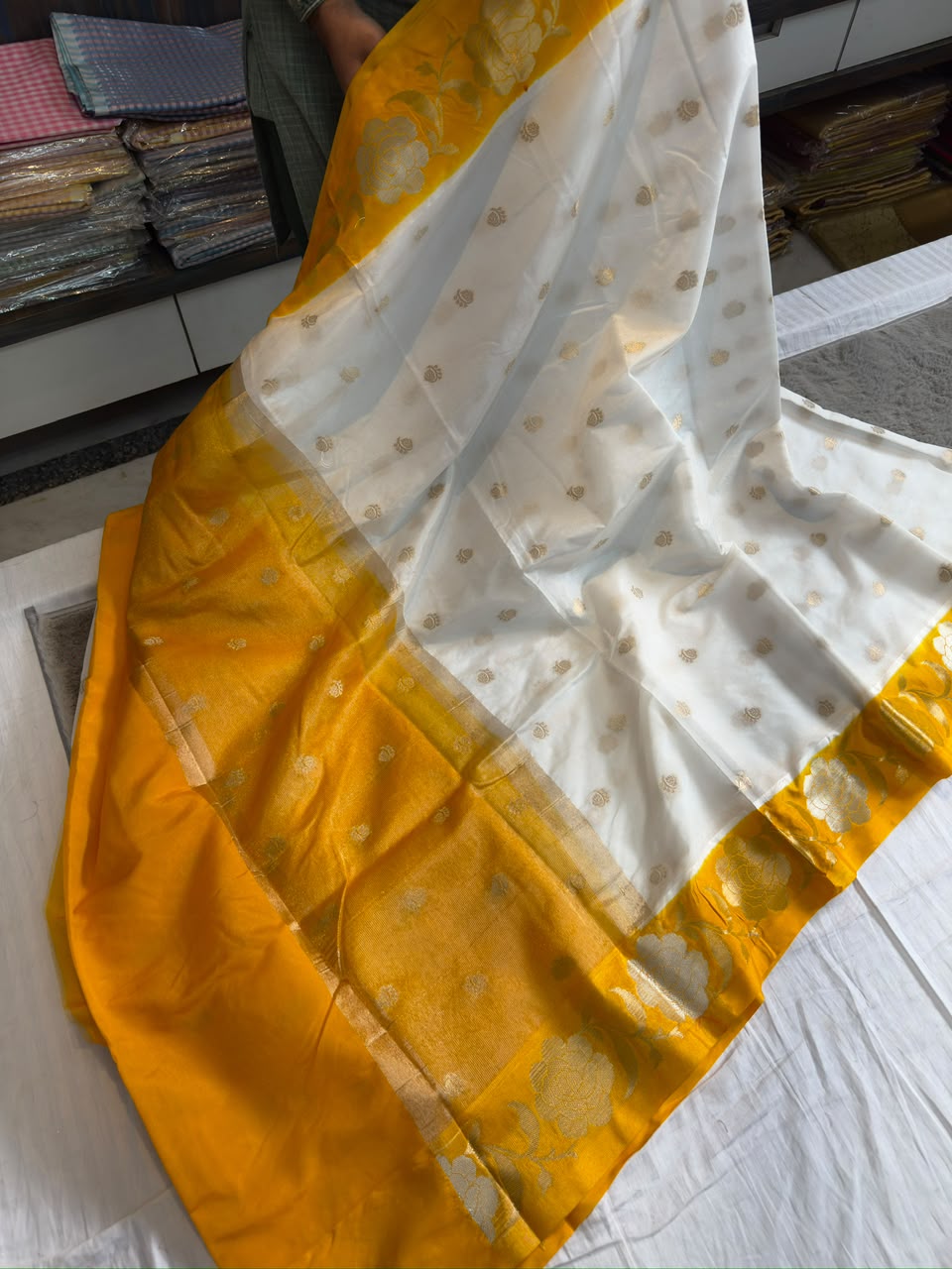 Banarasi Soft Silk Floral Weaving Border Saree